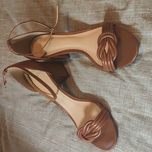 Alexandre Birman tan low-heeled sandals size 40
